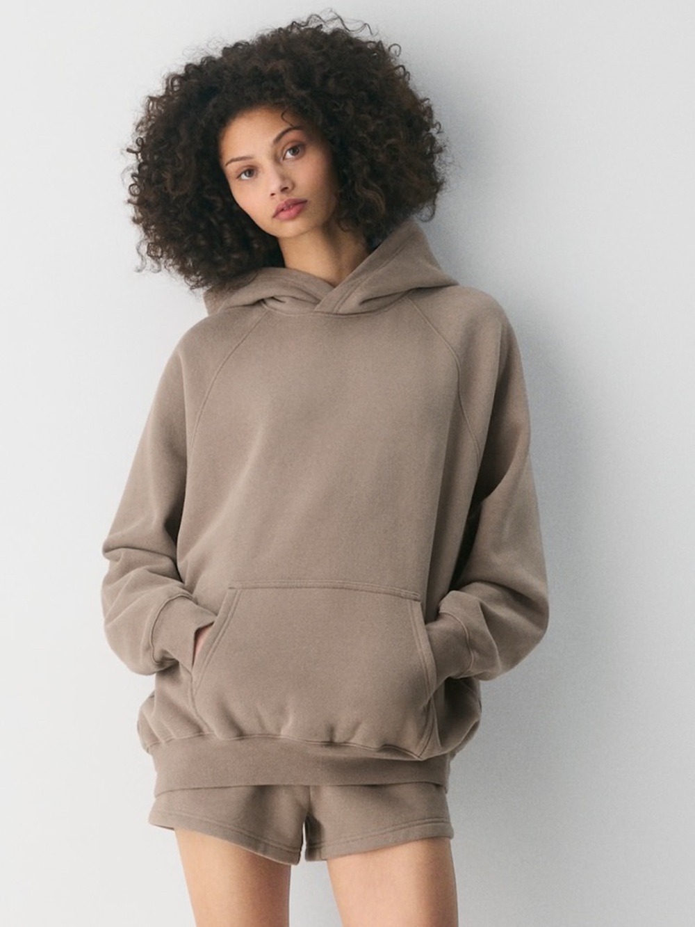 Aritzia Cozy
Sweatfleece Mega Raglan
Hoodie Size XS